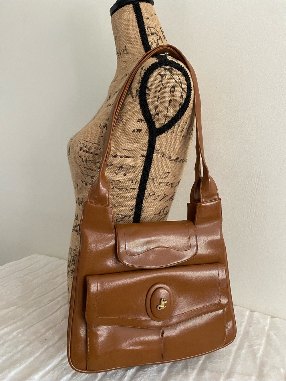 VTG Lou Taylor Leather Shoulder Bag in Caramel-Brown, w/ Signature Mirror (EUC)
